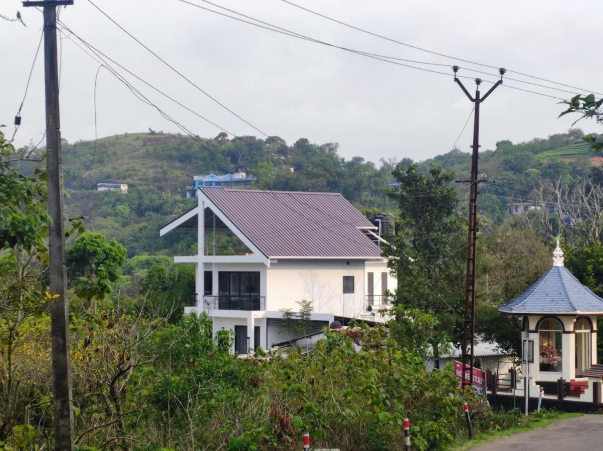 Homestay Winter Woods *