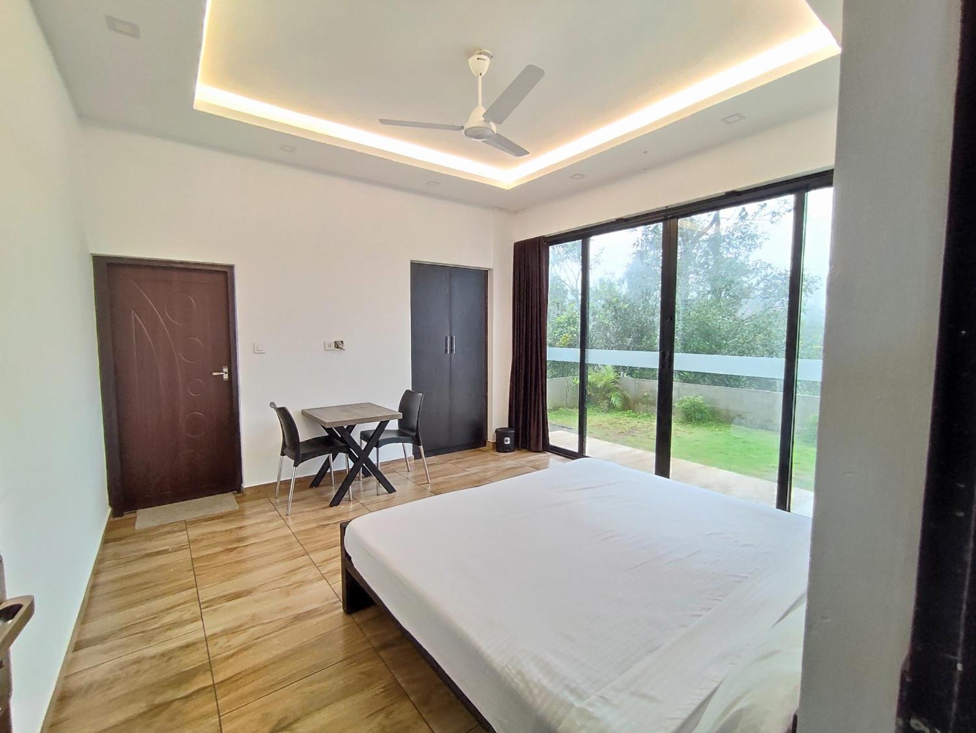 Winter Woods Homestay
