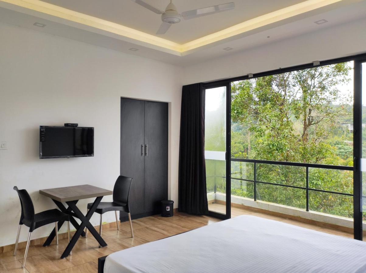 Winter Woods Homestay